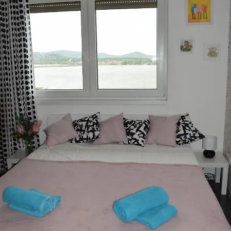 Panorama Apartment *